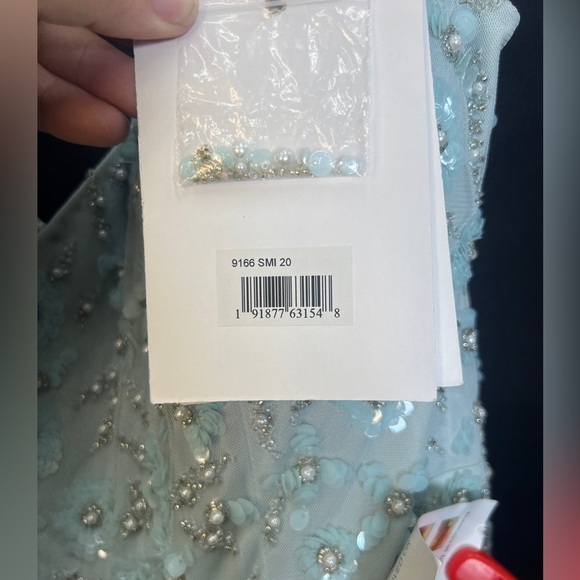 Mac Duggal 9166 NWT EMBELLISHED RUFFLED SPAGHETTI STRAP A LINE GOWN - Picture 8 of 8